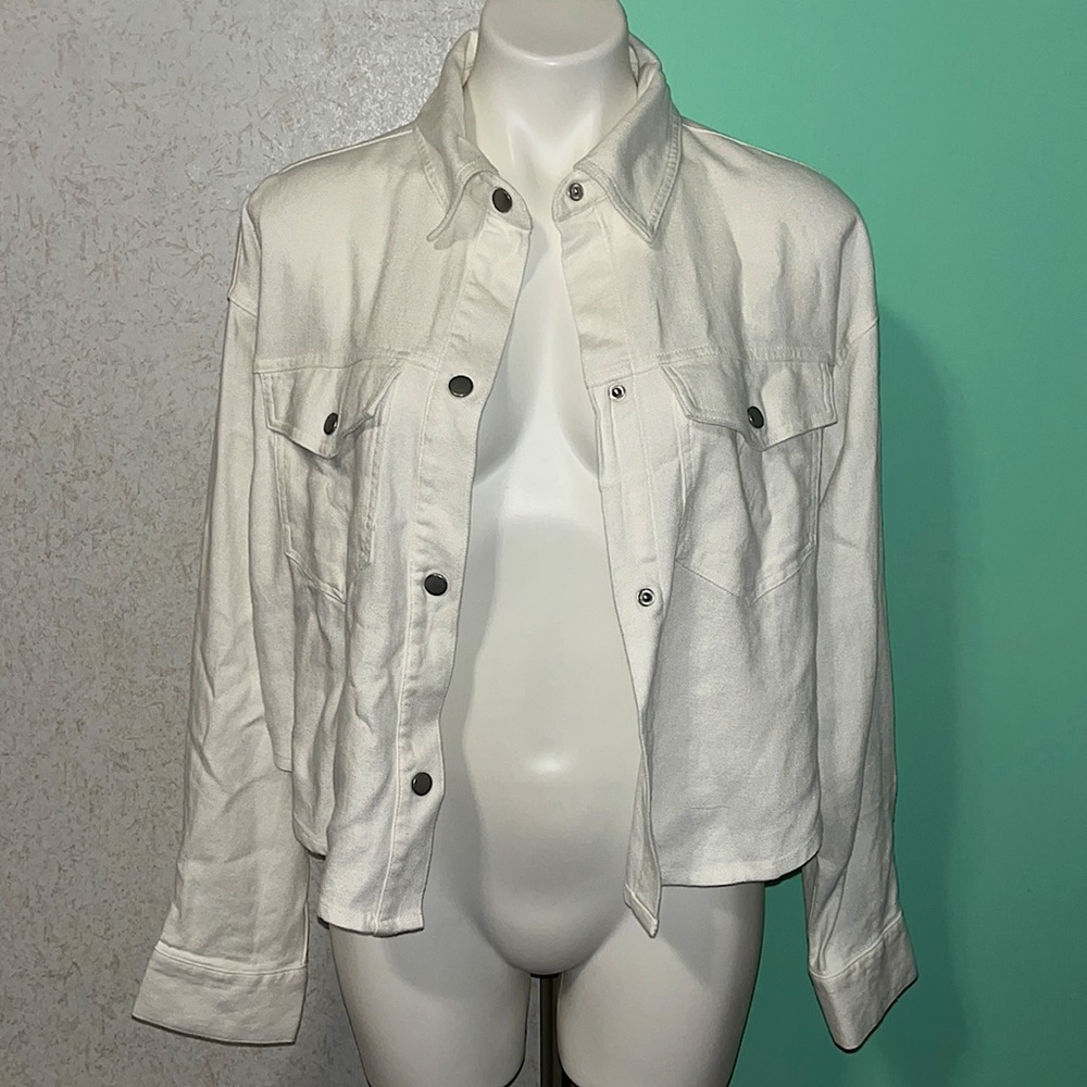 nwt!! forever 21 button up white light weight shacket